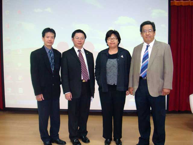 江亘松顧問參加清雲科技大學2009年微型創業座談會後與其他顧問合影